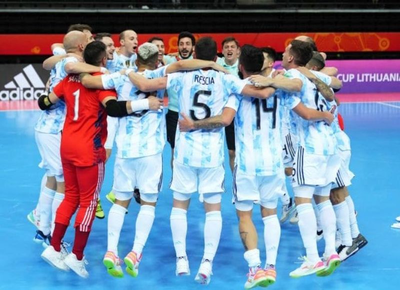 La Selección Argentina se impuso por 2-1 ante Brasil en el Kaunas Arena y se metió en la final del Mundial de Futsal Lituania 2021.